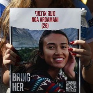 Noa Argamani liberata, chi è la studentessa israeliana rapita durante il rave - Video