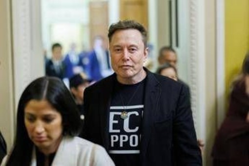 Musk spaventa l'Ucraina, poi il dietrofront: &quot;Non spengo Starlink&quot;