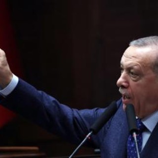 Siria, Erdogan: &quot;Assad fuggito lasciandosi dietro un milione di morti&quot;