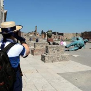 Turista incide il suo nome su una domus di Pompei, denunciato
