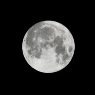 Superluna ed eclissi parziale in Italia: il doppio spettacolo da non perdere