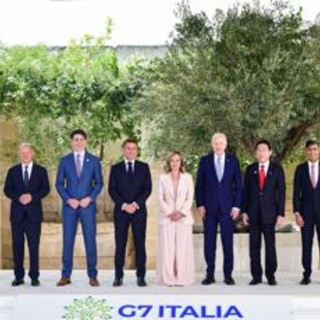 G7, una foto e due donne al centro: Giorgia Meloni e Ursula Von der Leyen