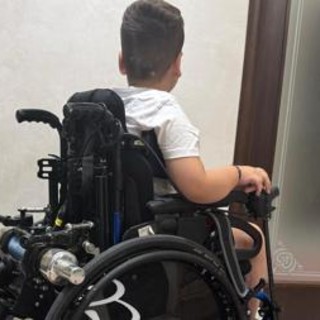 Storia di Sebastiano, disabile di 10 anni senza scuolabus. La madre: &quot;Diritto negato a mio figlio&quot;