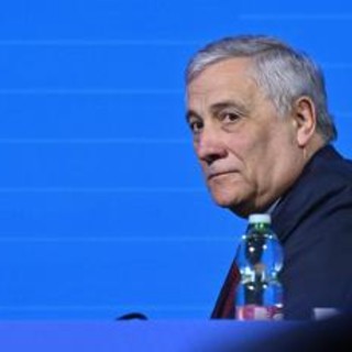 Minaccia a Tajani: &quot;Stop sostegno a Israele, pronti ad attacchi e uso forza armata&quot;