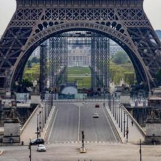 Parigi, Torre Eiffel evacuata per un cortocircuito a un ascensore