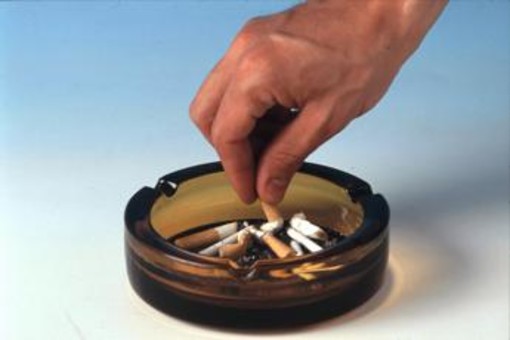 Eurispes, ‘quasi 7 fumatori su 10 non hanno mai provato a smettere’