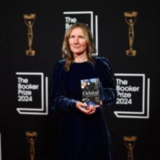 Booker Prize, Samantha Harvey vince con il romanzo 'Orbital'