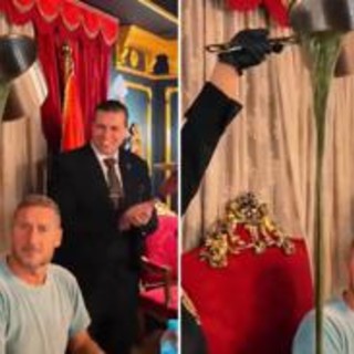 Totti star in Egitto, show a cena ma la zuppa è da brividi - Video